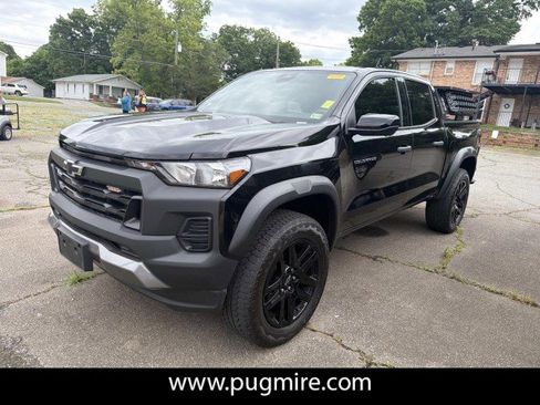 Used 2023 Chevrolet Colorado Trail Boss w/ Technology Package AWD/4WD image 3