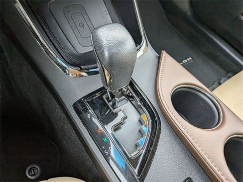 Used 2017 Toyota Avalon XLE Premium image 16