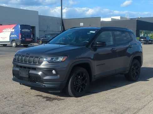Used 2022 Jeep Compass Latitude AWD/4WD image 7