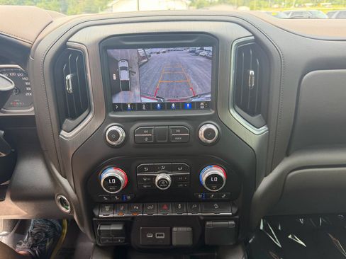 Used 2023 GMC Sierra 2500 Denali w/ Technology Package AWD/4WD image 37