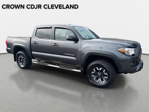 Used 2019 Toyota Tacoma TRD Off-Road w/ Technology Package image 2