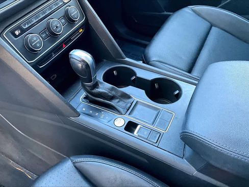 Used 2019 Volkswagen Atlas SE w/ Panoramic Sunroof Package image 16