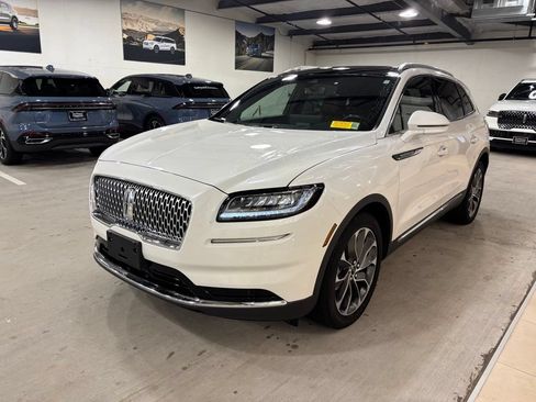 Used 2022 Lincoln Nautilus Reserve AWD/4WD image 2