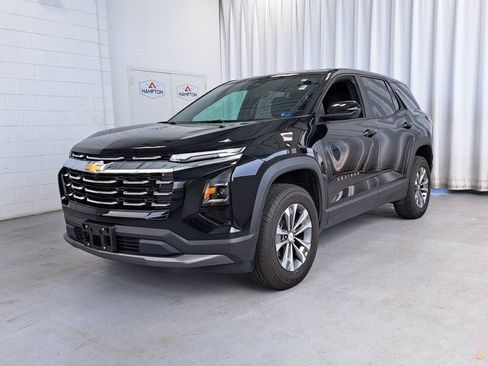 Used 2025 Chevrolet Equinox LT FWD image 2