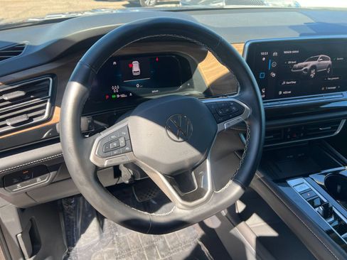 Used 2025 Volkswagen Atlas SE AWD/4WD image 30