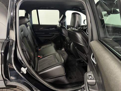 Used 2025 Jeep Grand Cherokee Altitude AWD/4WD image 26