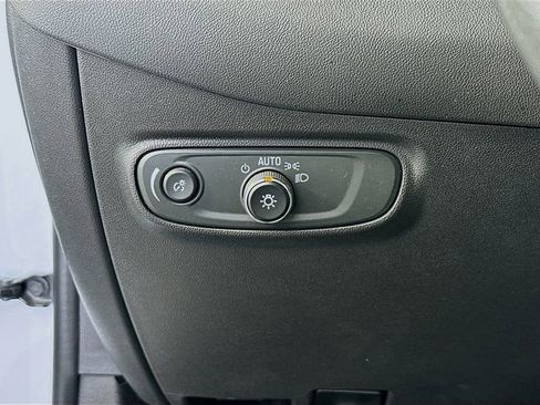 Used 2023 Chevrolet Equinox LT FWD image 10