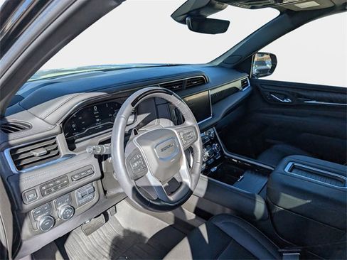 Used 2024 GMC Yukon XL Denali w/ Advanced Technology Package image 19