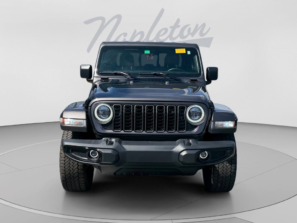 Used 2024 Jeep Gladiator Sport AWD/4WD image 9