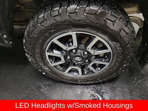 Used 2018 Toyota Tundra Limited w/ Limited Premium Package AWD/4WD image 13