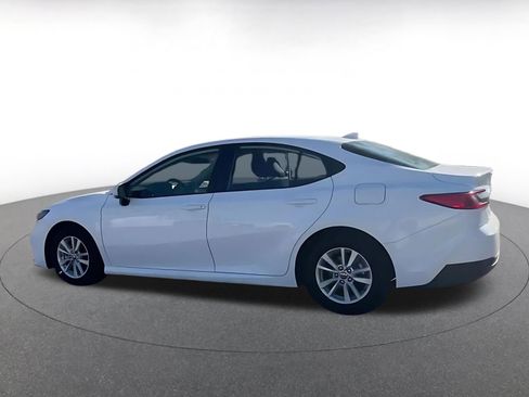 Used 2025 Toyota Camry LE image 10