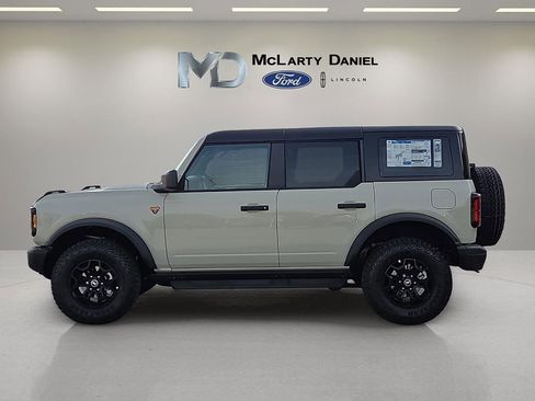 New 2026 Ford Bronco Badlands AWD/4WD image 3