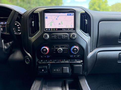 Used 2023 GMC Sierra 2500 Denali w/ Denali Ultimate Package AWD/4WD image 24