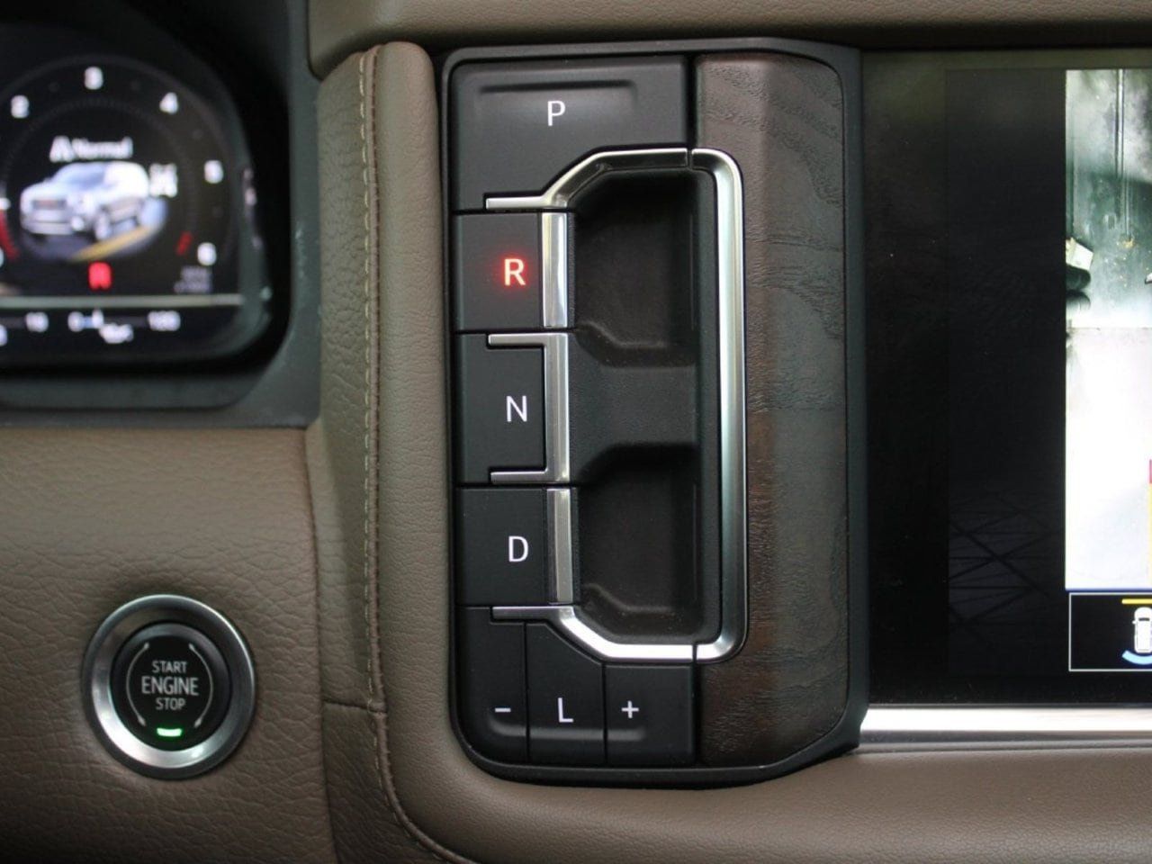 Used 2022 GMC Yukon Denali w/ Denali Premium Package AWD/4WD image 25