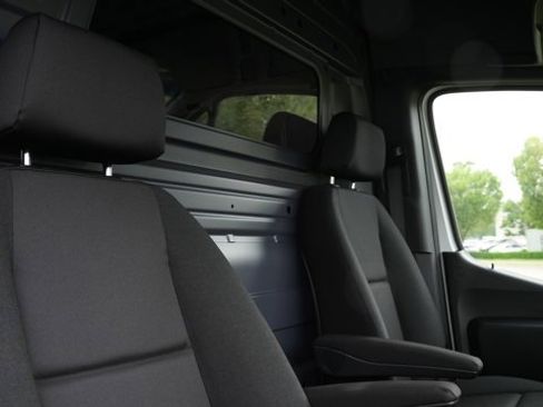 Used 2025 Mercedes-Benz Sprinter 2500 image 48