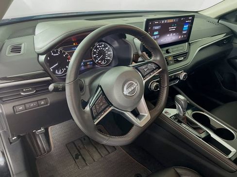 Used 2024 Nissan Altima 2.5 SR w/ SR Premium Package FWD image 10