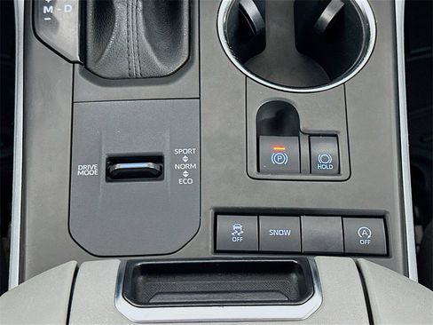Used 2022 Toyota Highlander LE image 17