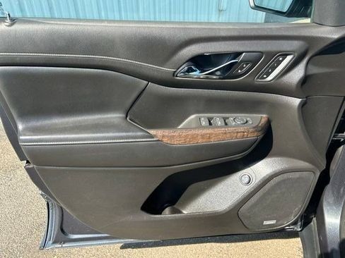 Used 2021 GMC Acadia Denali w/ Denali Technology Package FWD image 11