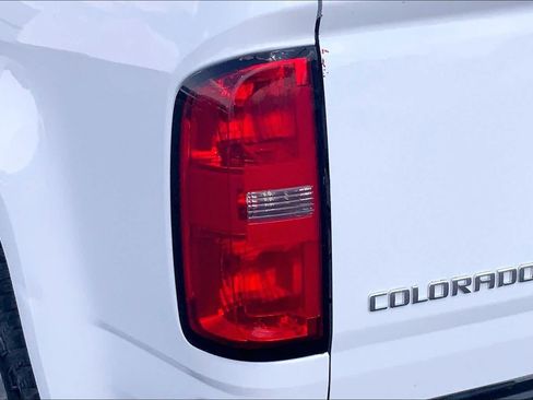 Used 2017 Chevrolet Colorado W/T RWD image 29
