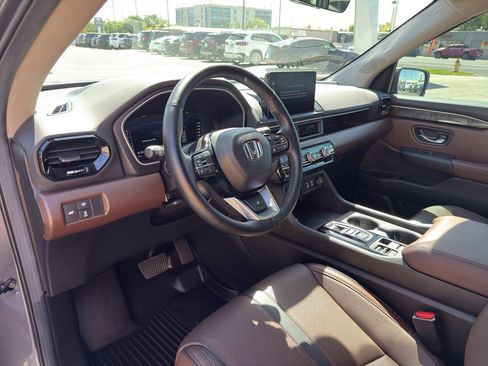 Used 2025 Honda Pilot Elite image 14