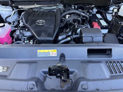 Used 2024 Toyota Highlander LE image 14
