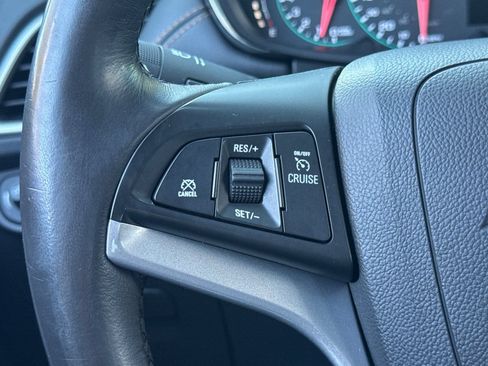 Used 2021 Chevrolet Trax LT w/ Driver Confidence Package FWD image 37