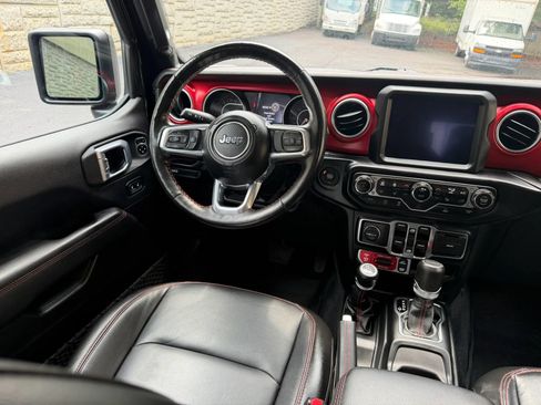 Used 2023 Jeep Gladiator Rubicon w/ Cold Weather Group AWD/4WD image 12