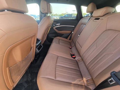 Used 2022 Audi e-tron Premium Plus w/ Premium Plus Package image 10