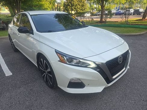 Certified 2022 Nissan Altima 2.5 SR FWD image 2