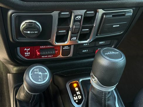 Used 2025 Jeep Gladiator Sport AWD/4WD image 27