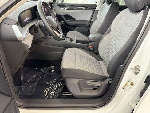 Used 2025 Volkswagen Tiguan S image 5