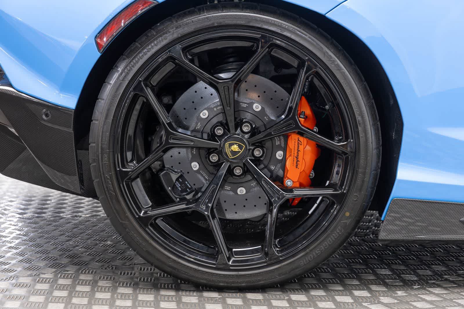 Used 2024 Lamborghini Revuelto AWD/4WD image 37