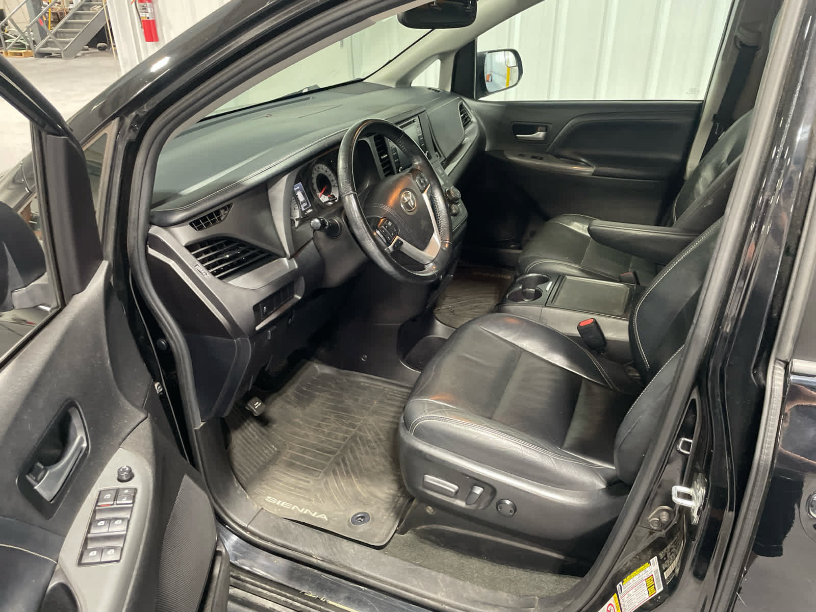 Used 2019 Toyota Sienna SE AWD/4WD image 4