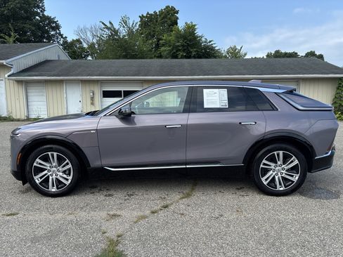 Used 2024 Cadillac Lyriq Tech AWD/4WD image 12