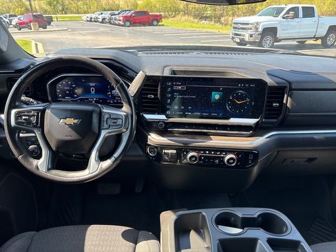 Certified 2022 Chevrolet Silverado 1500 LT AWD/4WD image 11