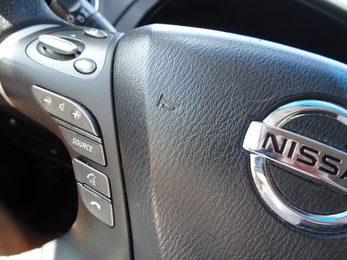 Used 2014 Nissan Pathfinder SV image 28