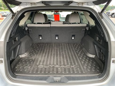 Used 2023 Subaru Outback Premium AWD/4WD image 31