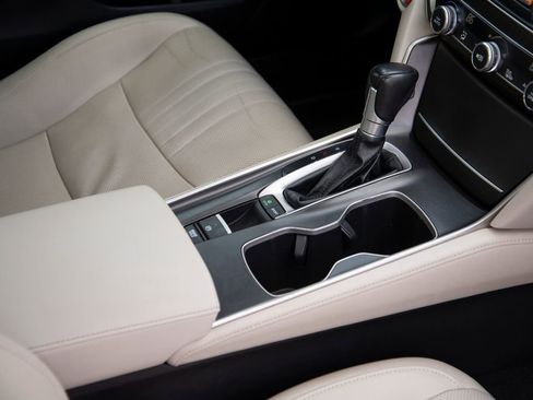 Used 2018 Honda Accord Touring image 24