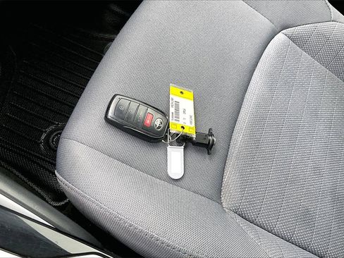 Used 2024 Toyota Corolla LE image 29