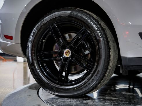 Used 2023 Porsche Macan AWD/4WD image 68