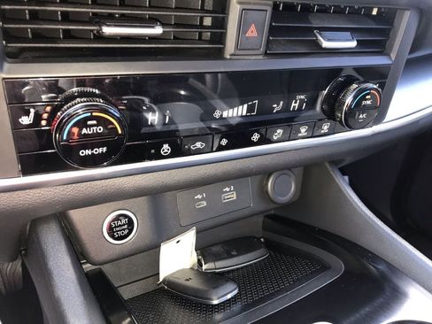 Used 2023 Nissan Rogue SV w/ SV Premium B Package image 18