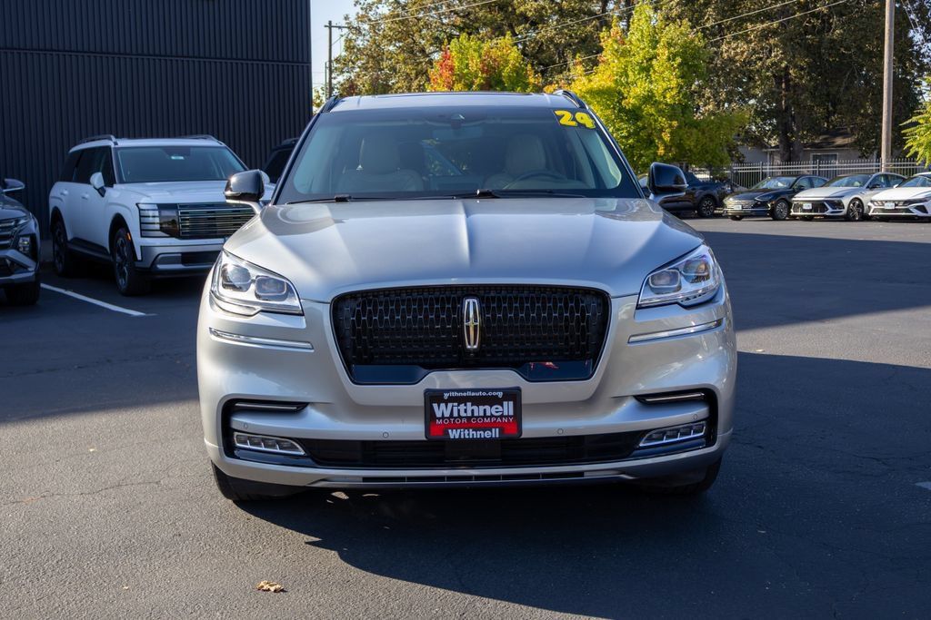 Used 2024 Lincoln Aviator Reserve w/ Equipment Group 201A AWD/4WD image 4