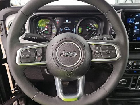Used 2025 Jeep Wrangler Unlimited Sahara AWD/4WD image 8