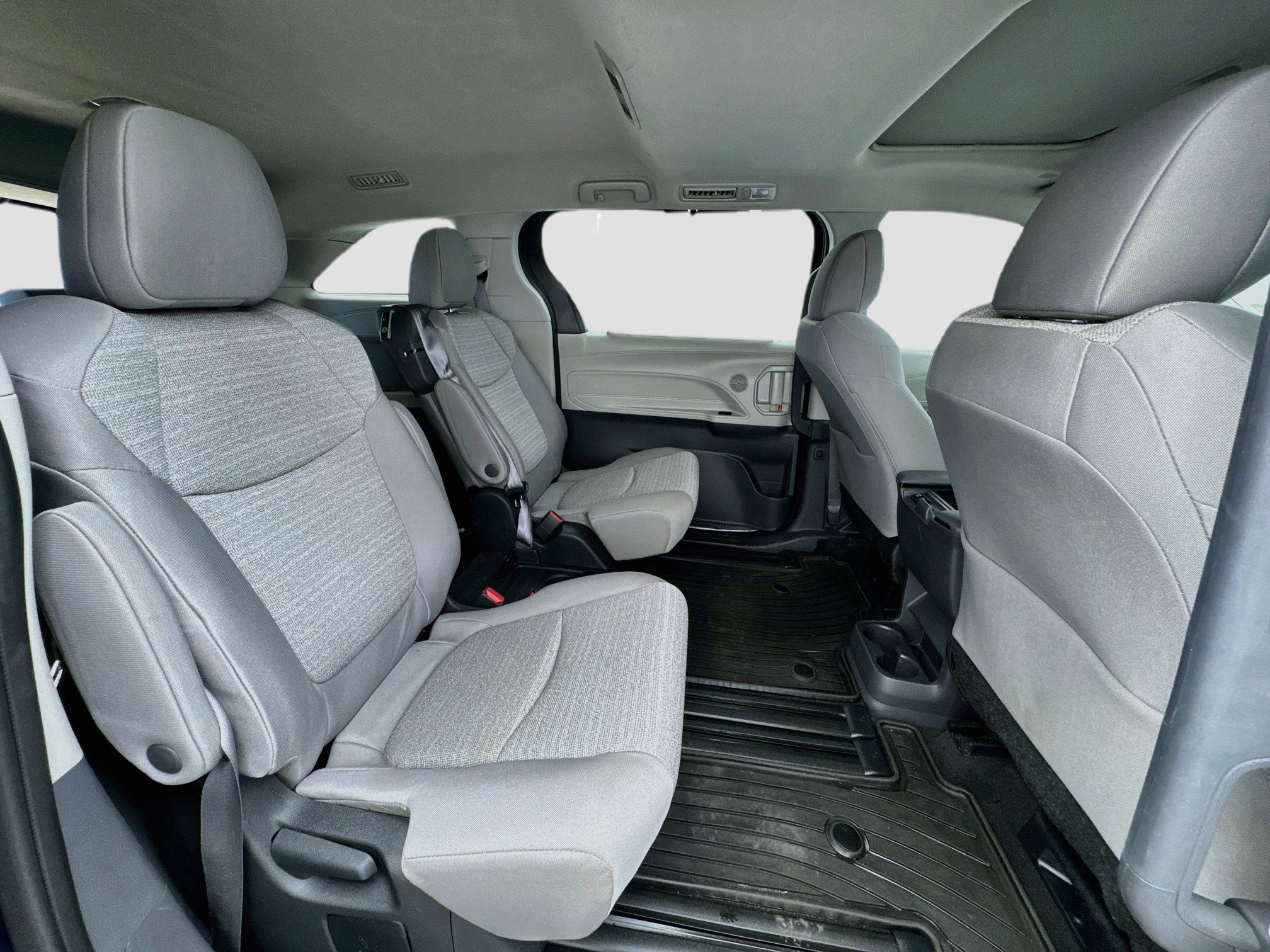 Used 2023 Toyota Sienna LE w/ LE Plus Package AWD/4WD image 21