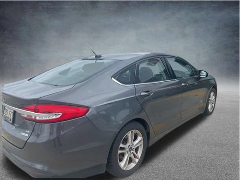 Used 2018 Ford Fusion SE FWD image 8