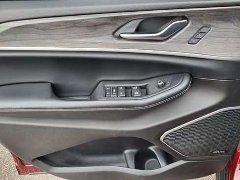 Used 2022 Jeep Grand Cherokee L Limited w/ Black Appearance Package image 7