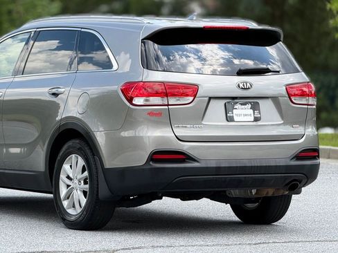 Used 2016 Kia Sorento FWD image 46