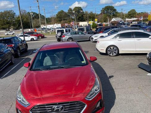 Used 2018 Hyundai Sonata SE FWD image 2