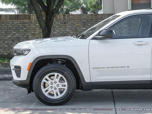 Used 2022 Jeep Grand Cherokee Laredo w/ Luxury Tech Group I image 16