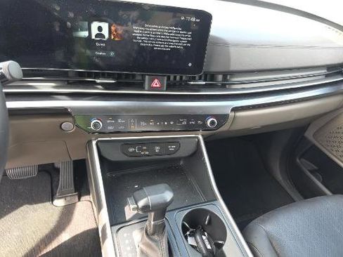 Used 2025 Kia Carnival image 9